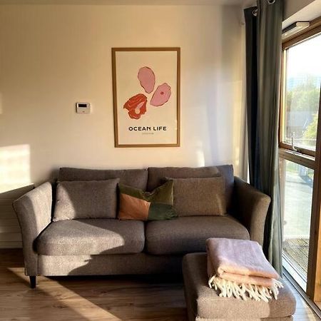 Colourful, Bright And Chic 2 Storey Apartment Manchester Exterior photo